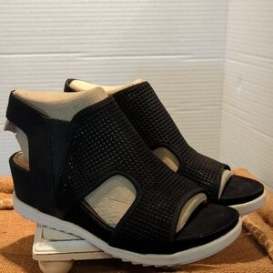 Sofft Black Suede Shandi Sandal. NEW. Size 9